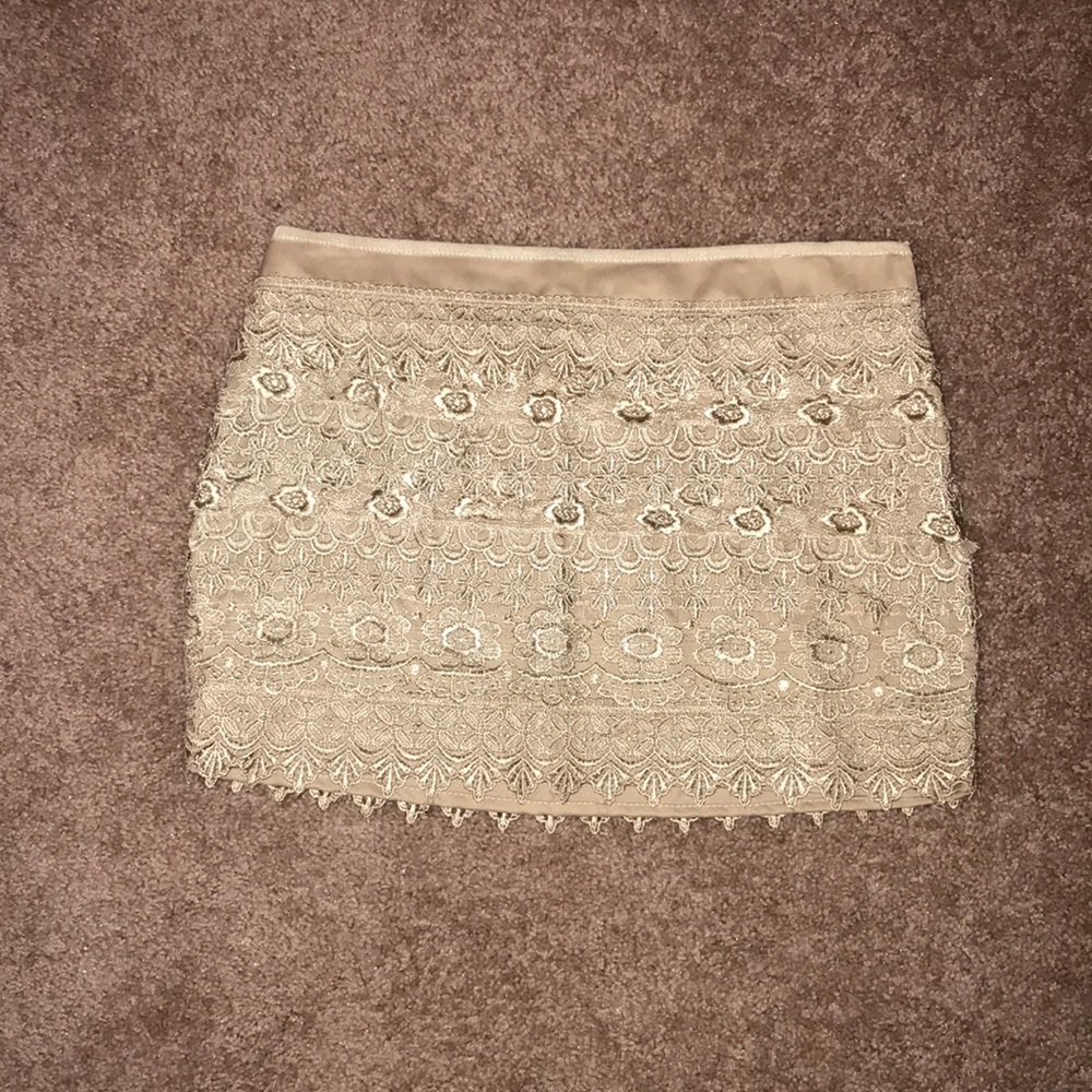 Short crocheted, lacey skirt. Gold / tan